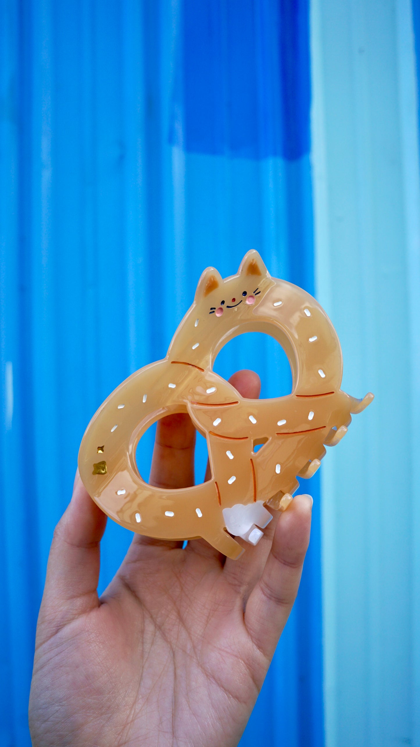 Pretzel Cat Claw Clip