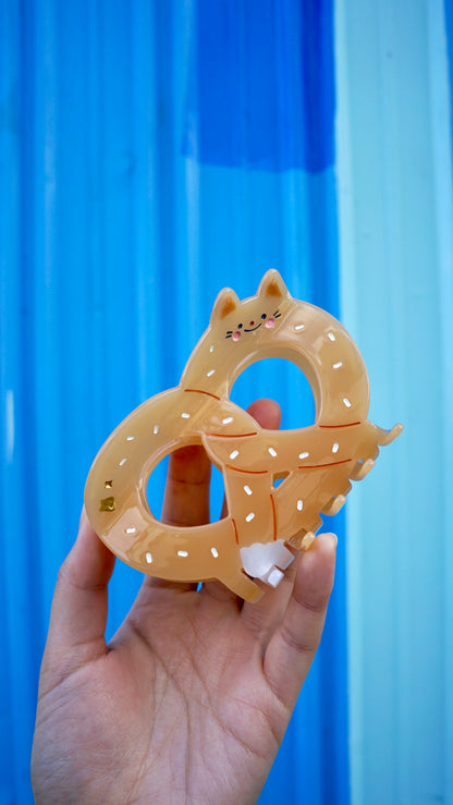 Pretzel Cat Claw Clip