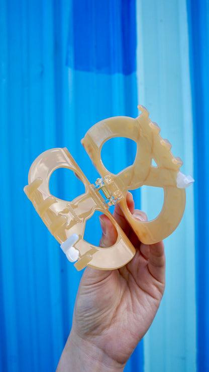 Pretzel Cat Claw Clip