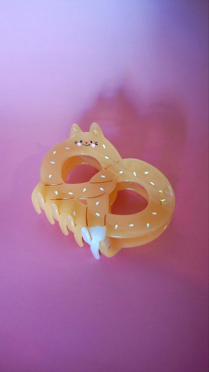 Pretzel Cat Claw Clip
